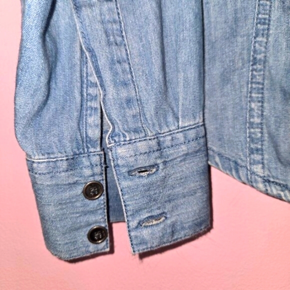 Calvin Klein Women's light blue button-down denim shirt size XS - Picture 2 of 12